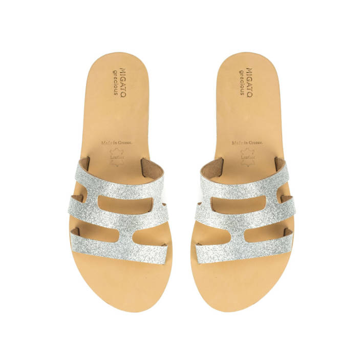 Ασημί δερμάτινο σανδάλι με γκλίτερ