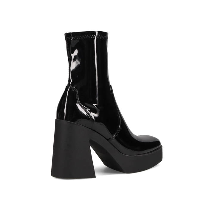 Μαύρο λουστρινένιο μποτάκι