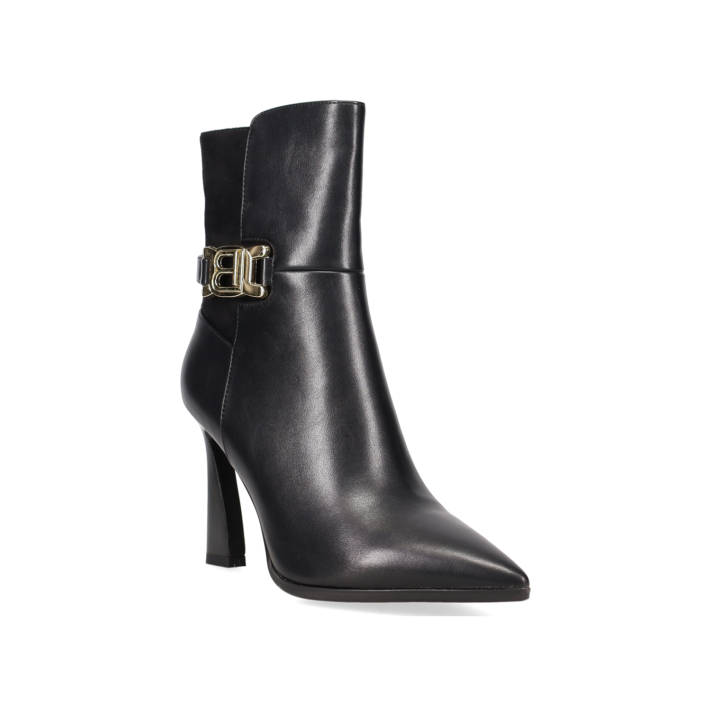 Μαύρο μποτάκι