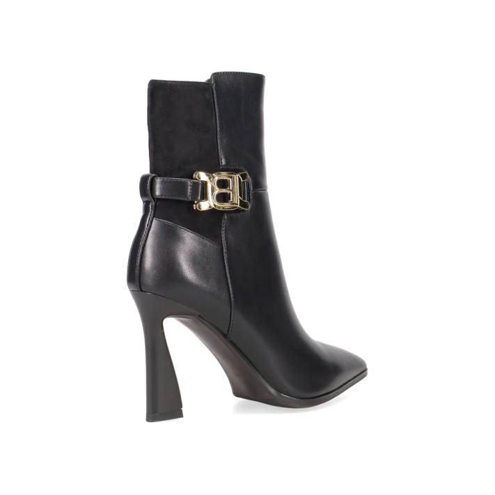 Μαύρο μποτάκι