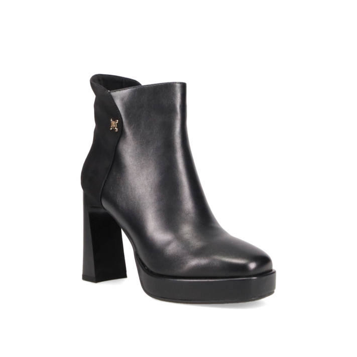 Μαύρο μποτάκι