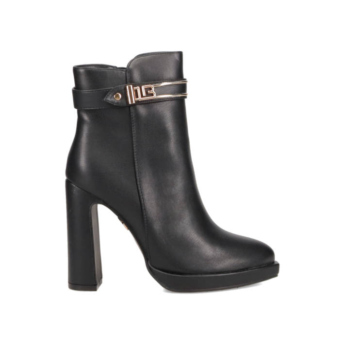 Μαύρο ψηλότάκουνο μποτάκι