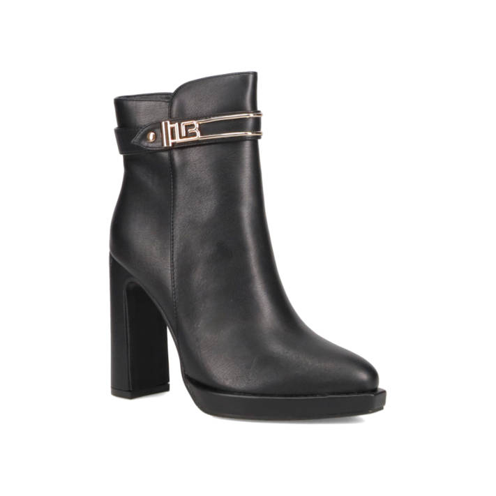 Μαύρο ψηλότάκουνο μποτάκι