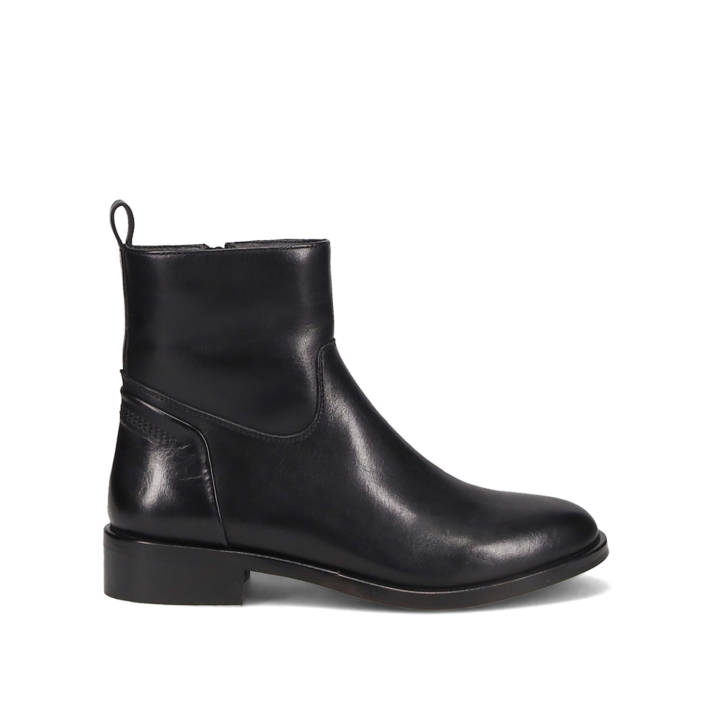 Μαύρο δερμάτινο μποτάκι