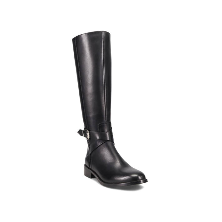 Βlack leather boot