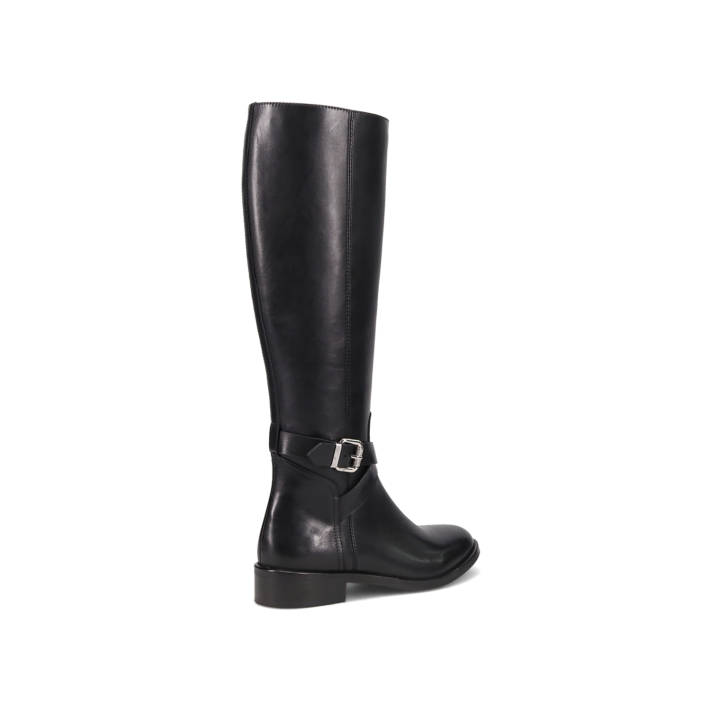 Βlack leather boot