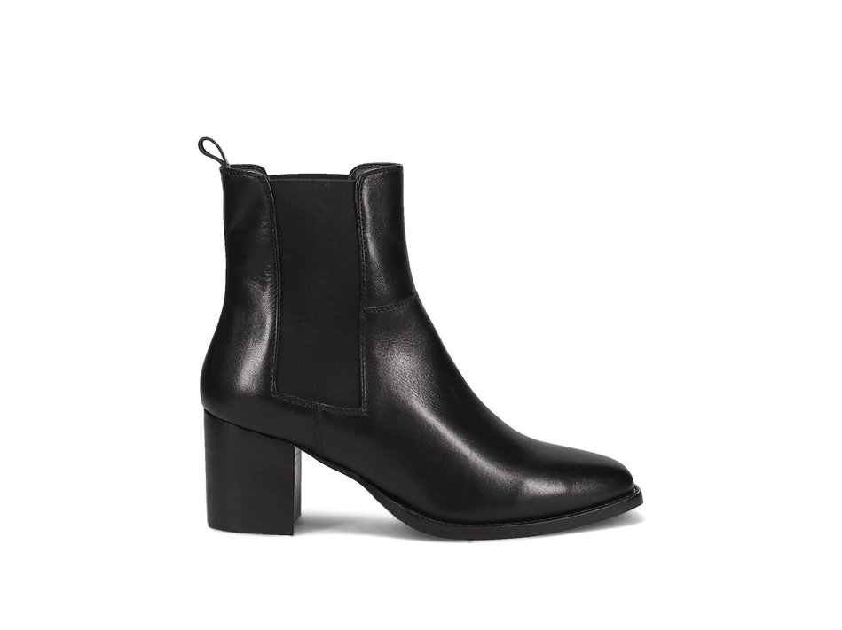 Black leather Chelsea bootie