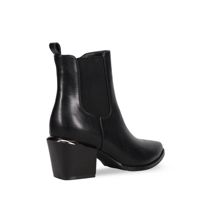 Black western boot