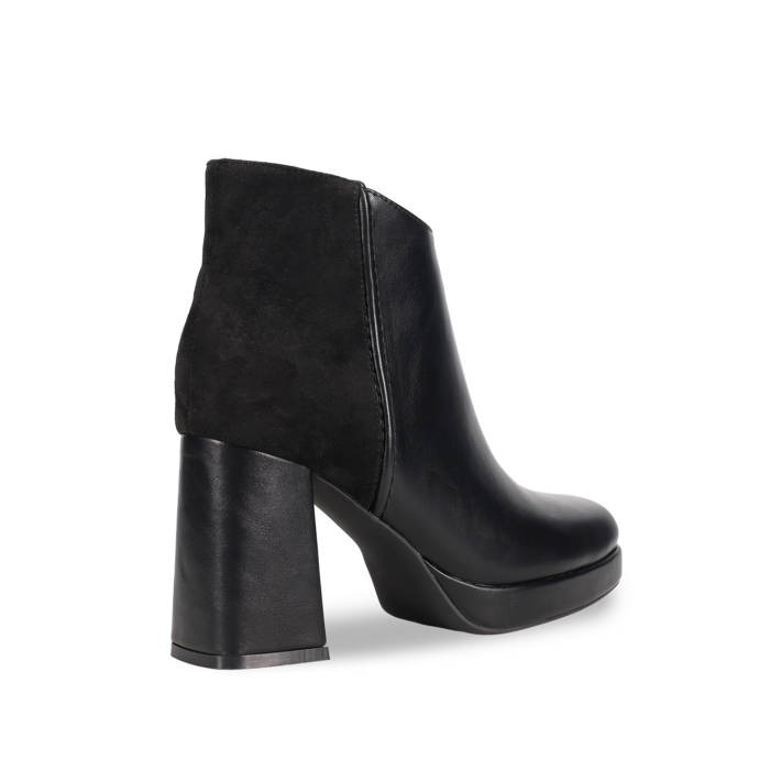 Μαύρο μποτάκι