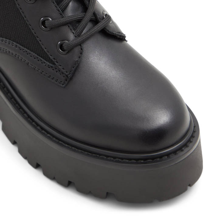 Μαύρο δερμάτινο μποτάκι TALALERYKNIT