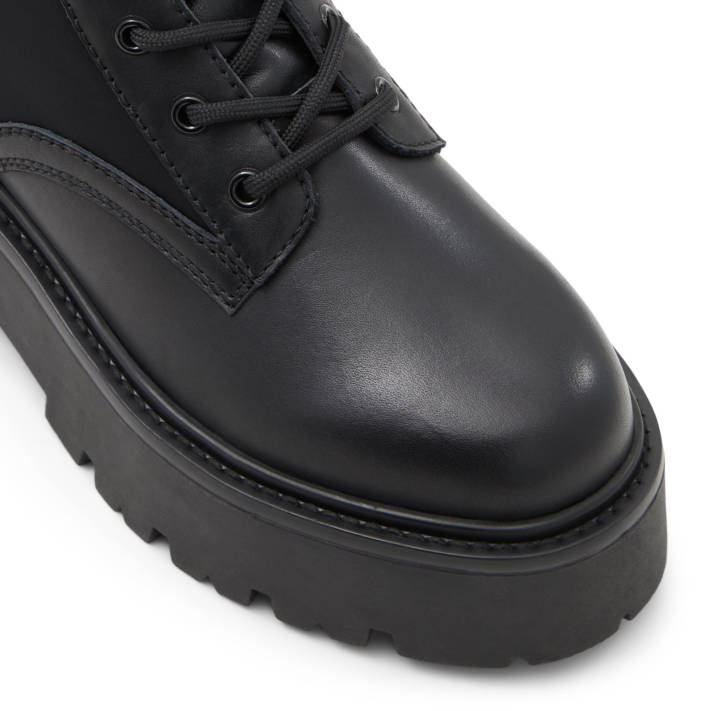 Μαύρο δερμάτινο μποτάκι TALALERYN