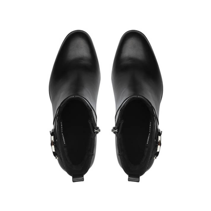 Μαύρο μποτάκι