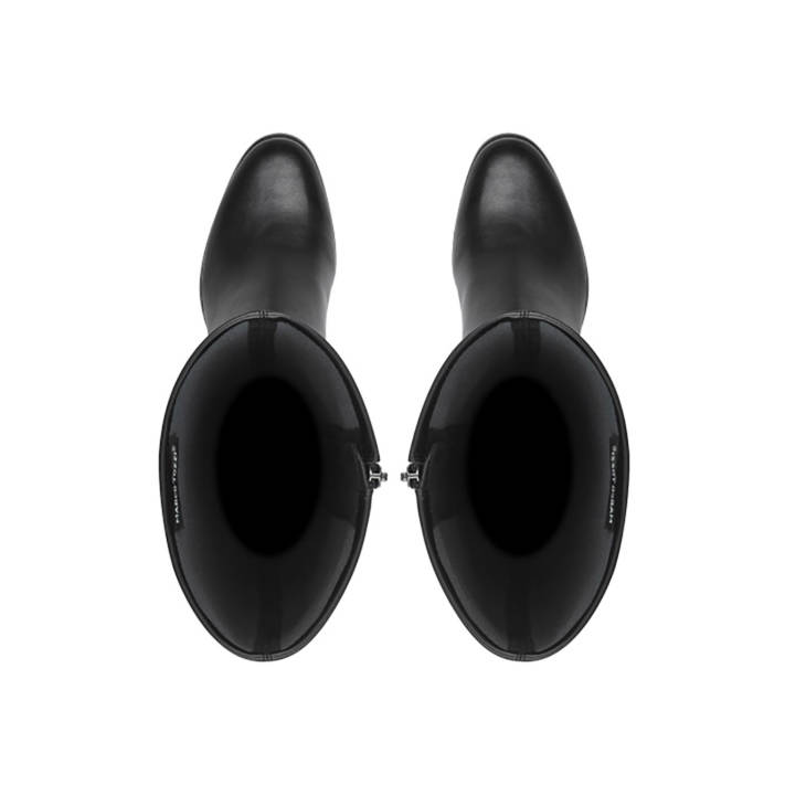 Μαύρη μπότα