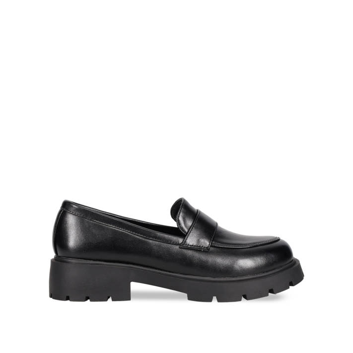 Black chunky loafer