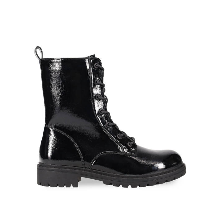 Μαύρο λουστρινένιο αρβυλάκι