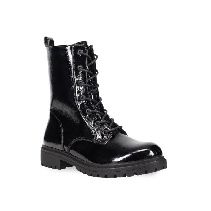 Μαύρο λουστρινένιο αρβυλάκι