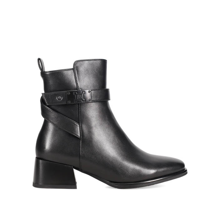 Μαύρο μποτάκι