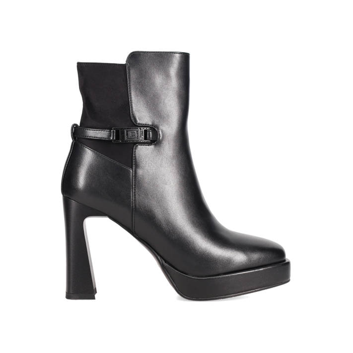 Μαύρο μποτάκι