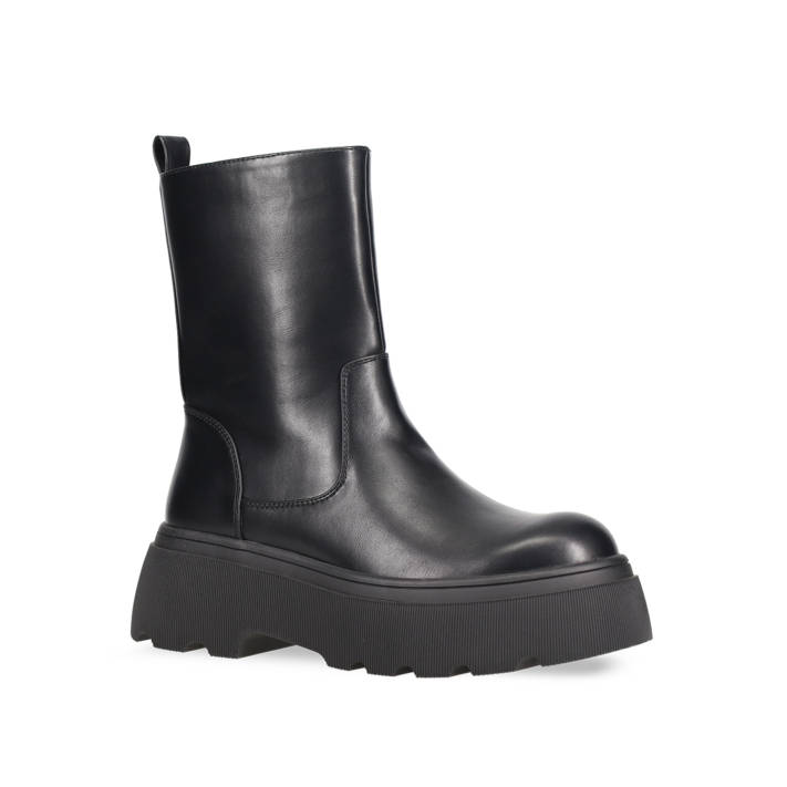 Μαύρο chunky μποτάκι