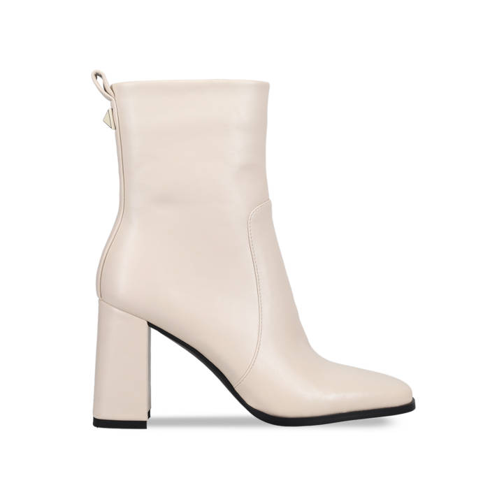 Εκρού μποτάκι