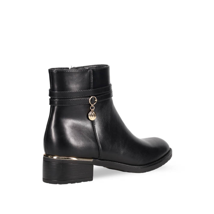 Μαύρο μποτάκι