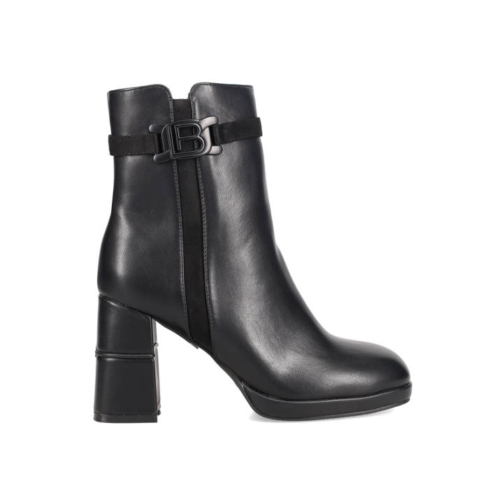 Μαύρο μποτάκι