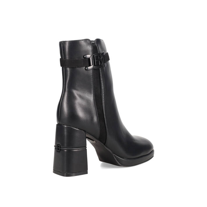 Μαύρο μποτάκι