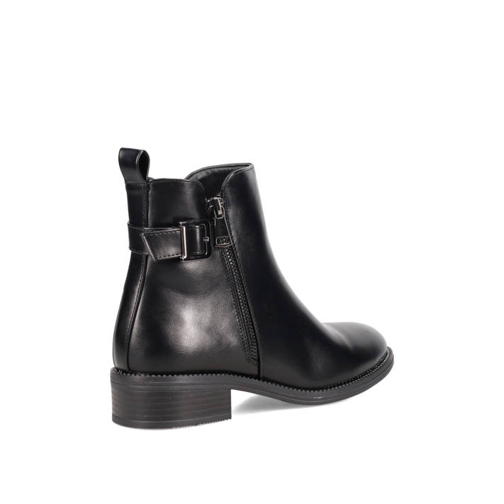 Μαύρο μποτάκι