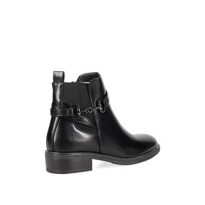 Μαύρο μποτάκι