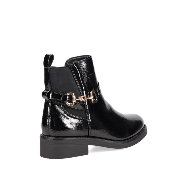 Μαύρο μποτάκι