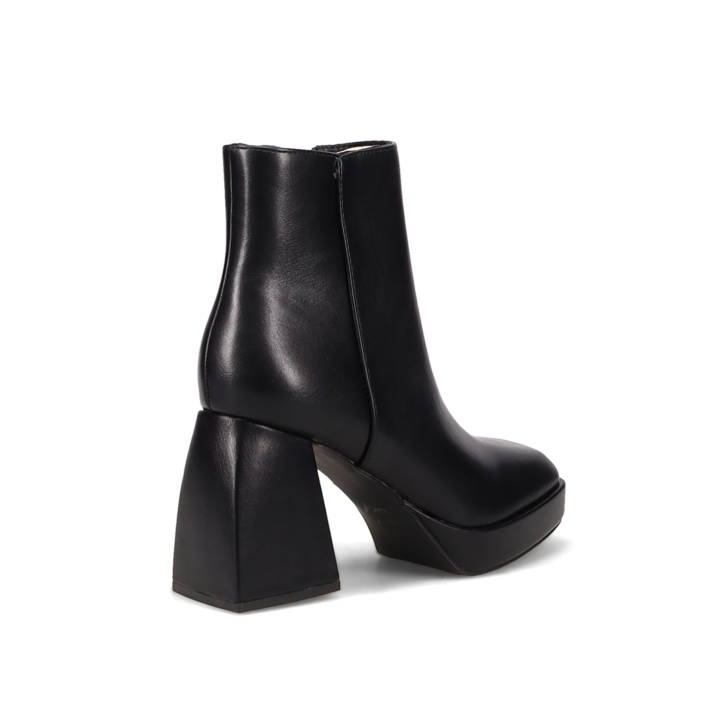 Μαύρο μποτάκι