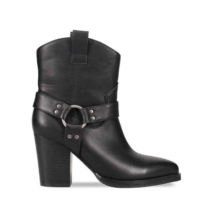 Black western boot