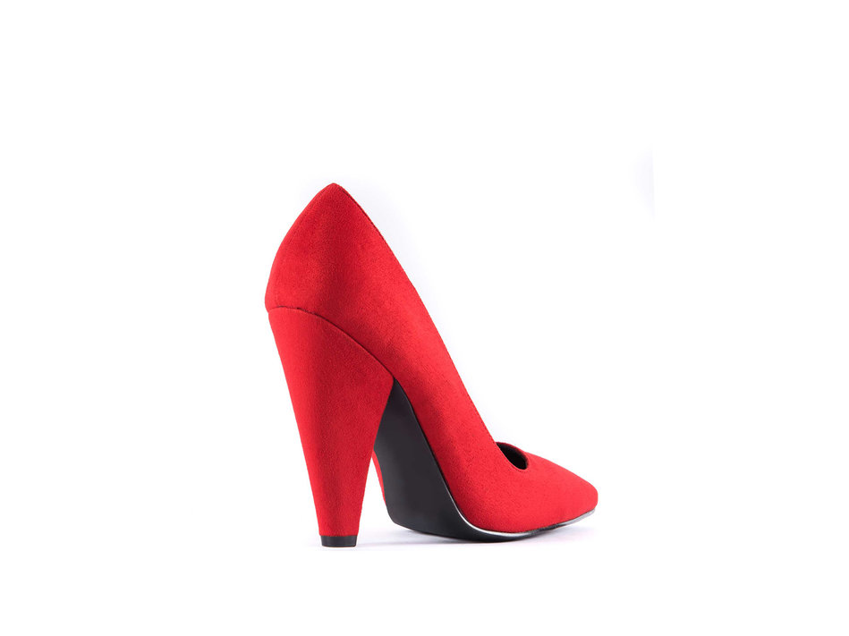 Red pointy pump