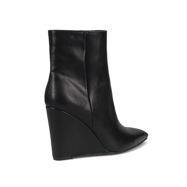 Μαύρο μποτάκι