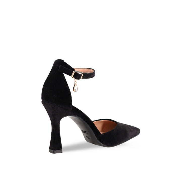 Μαύρη βελούδινη γόβα