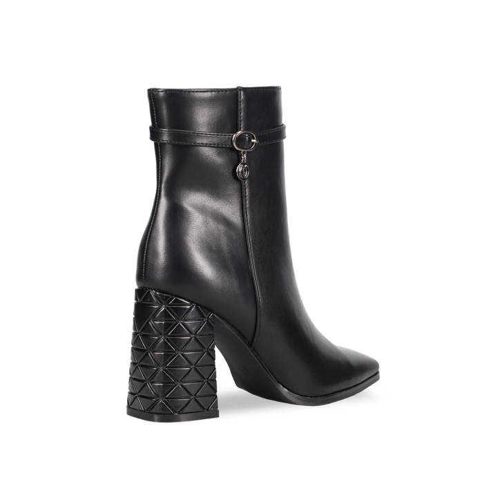 Μαύρο μποτάκι