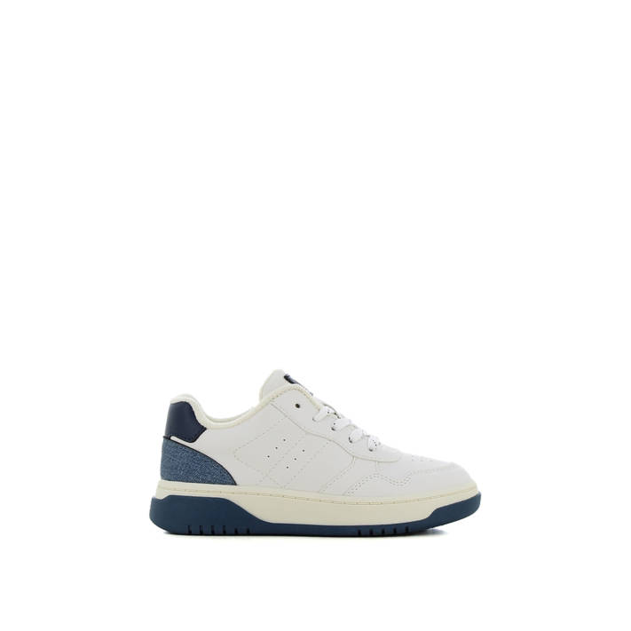 Kids white sneaker