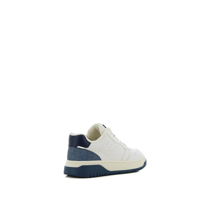 Kids white sneaker