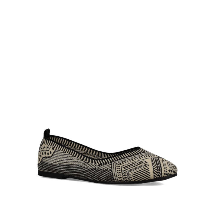 Black & white ballet flat