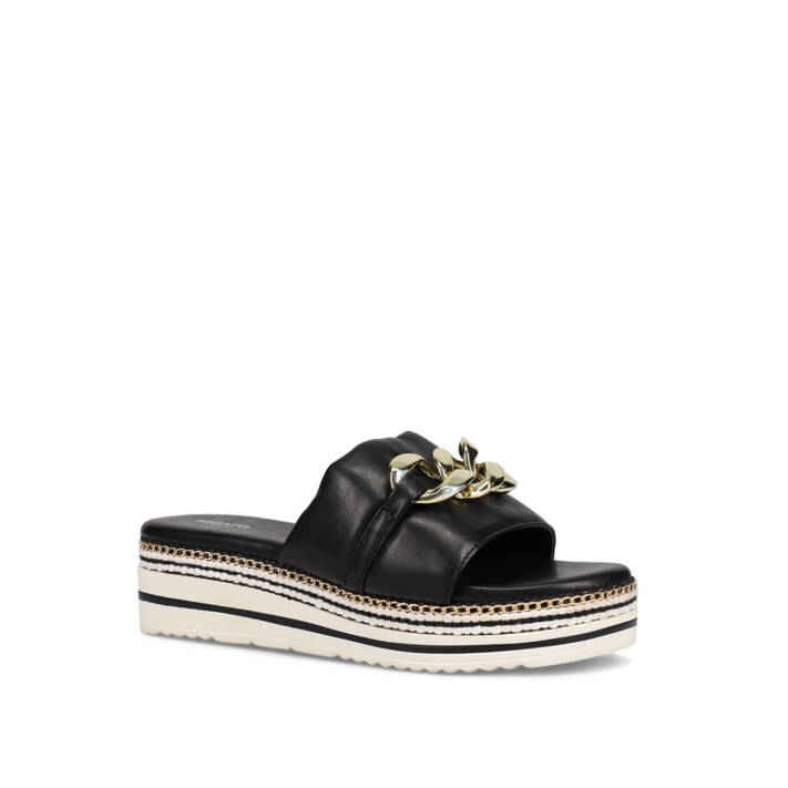 Black flatform sandal