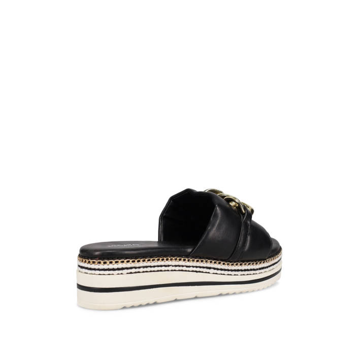 Black flatform sandal