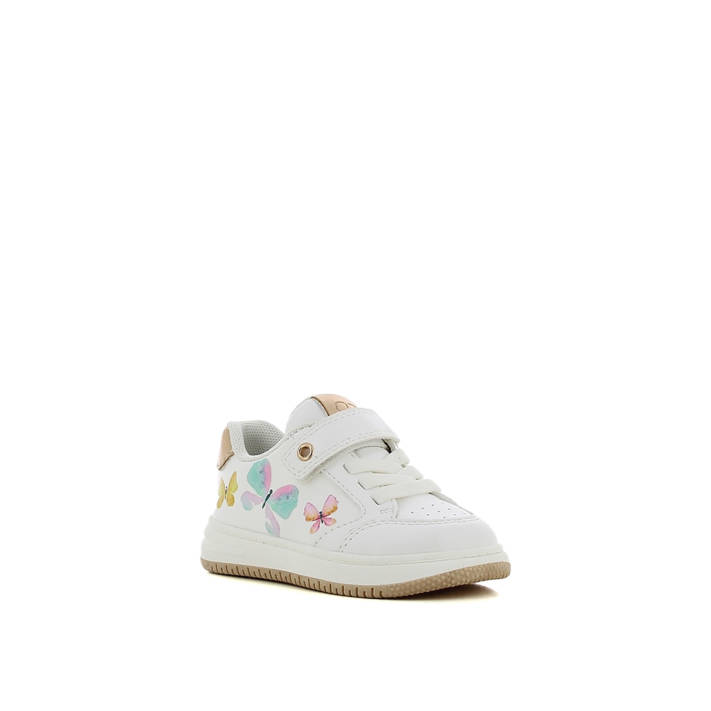 Kids white sneaker