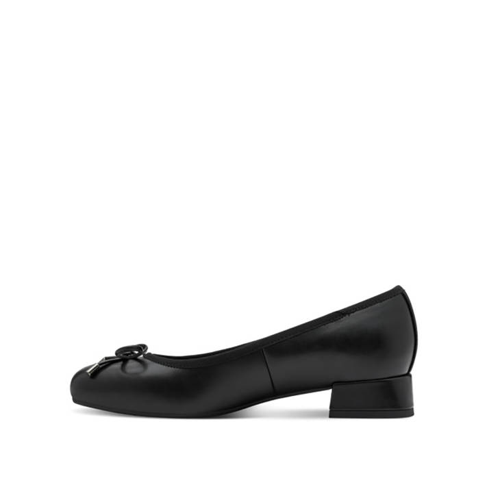 Black ballet flat