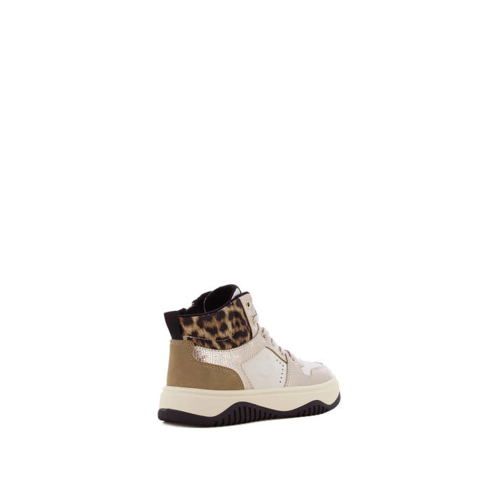 Kids white sneaker