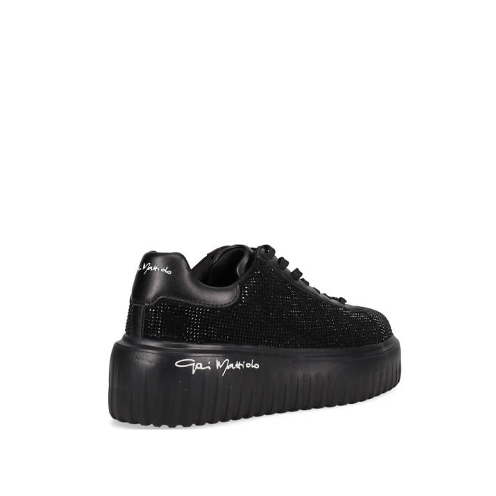Black chunky sneaker