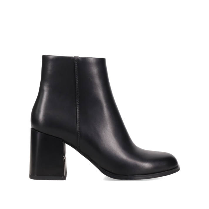 Black bootie