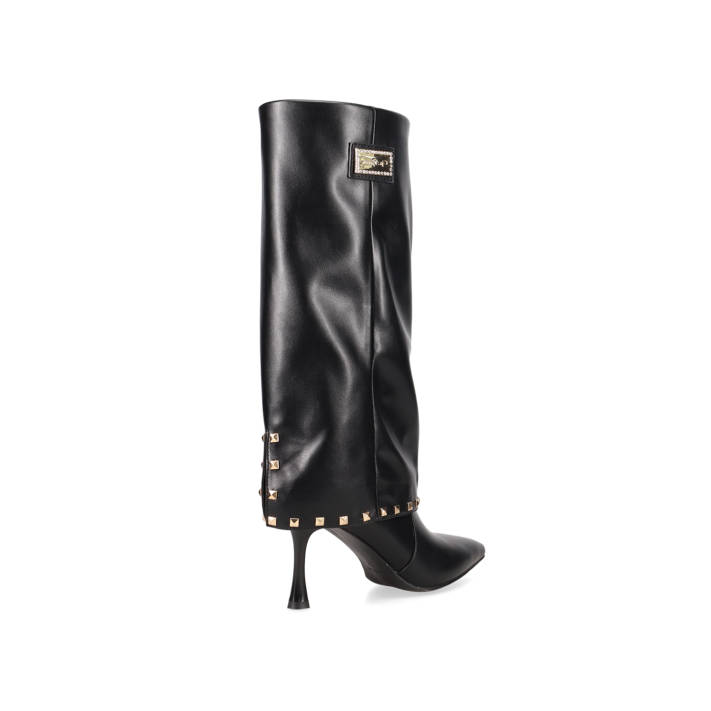 Black boot with gaiter