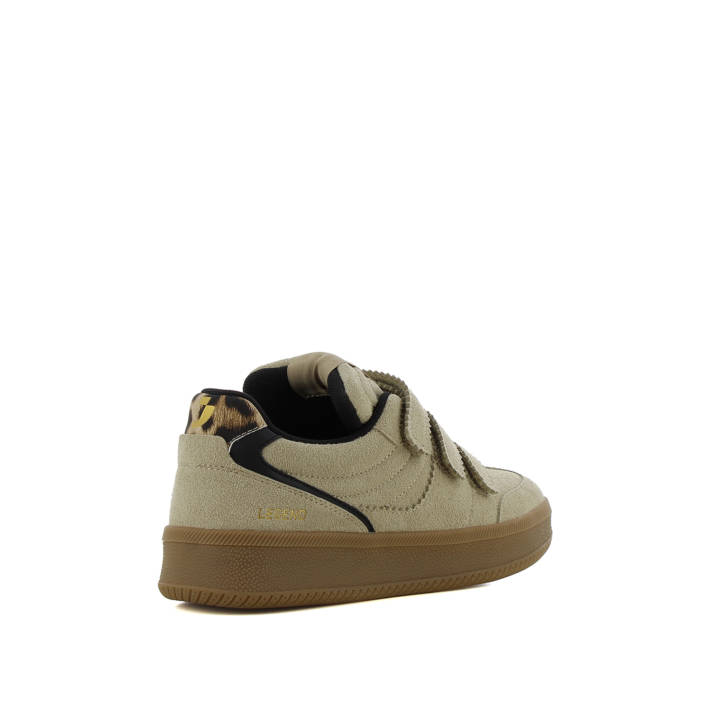 Beige leather sneaker
