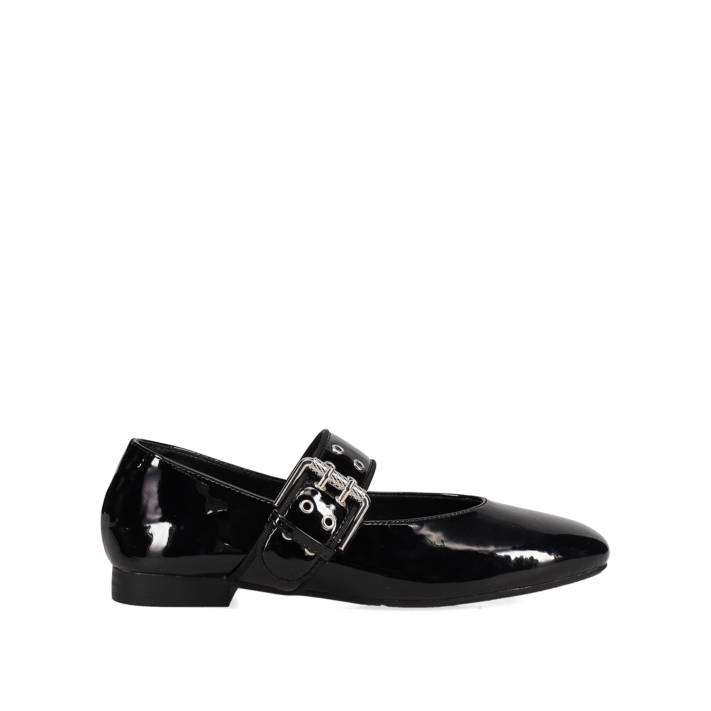 Black patent ballet flat