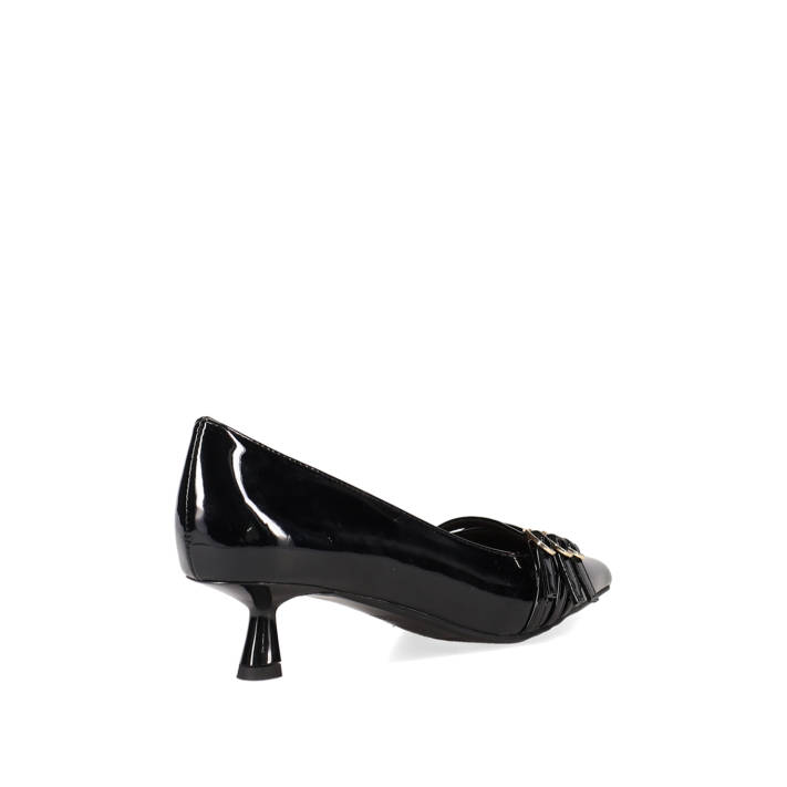 Black patent pump